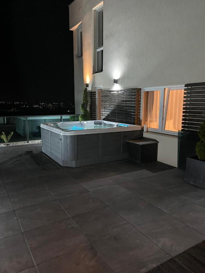 Appartamento Gavas Jacuzzi & Panoramic View Cluj-Napoca Esterno foto