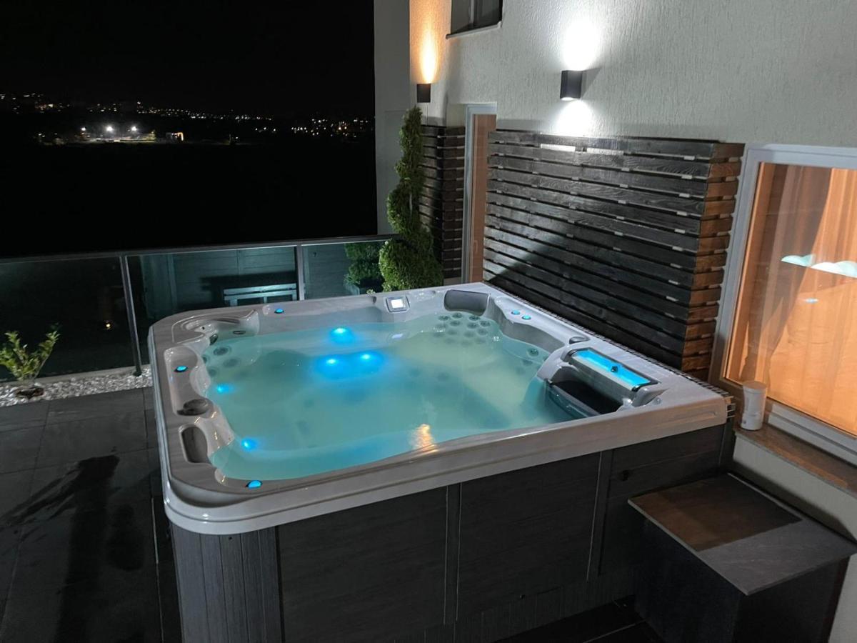 Appartamento Gavas Jacuzzi & Panoramic View Cluj-Napoca Esterno foto